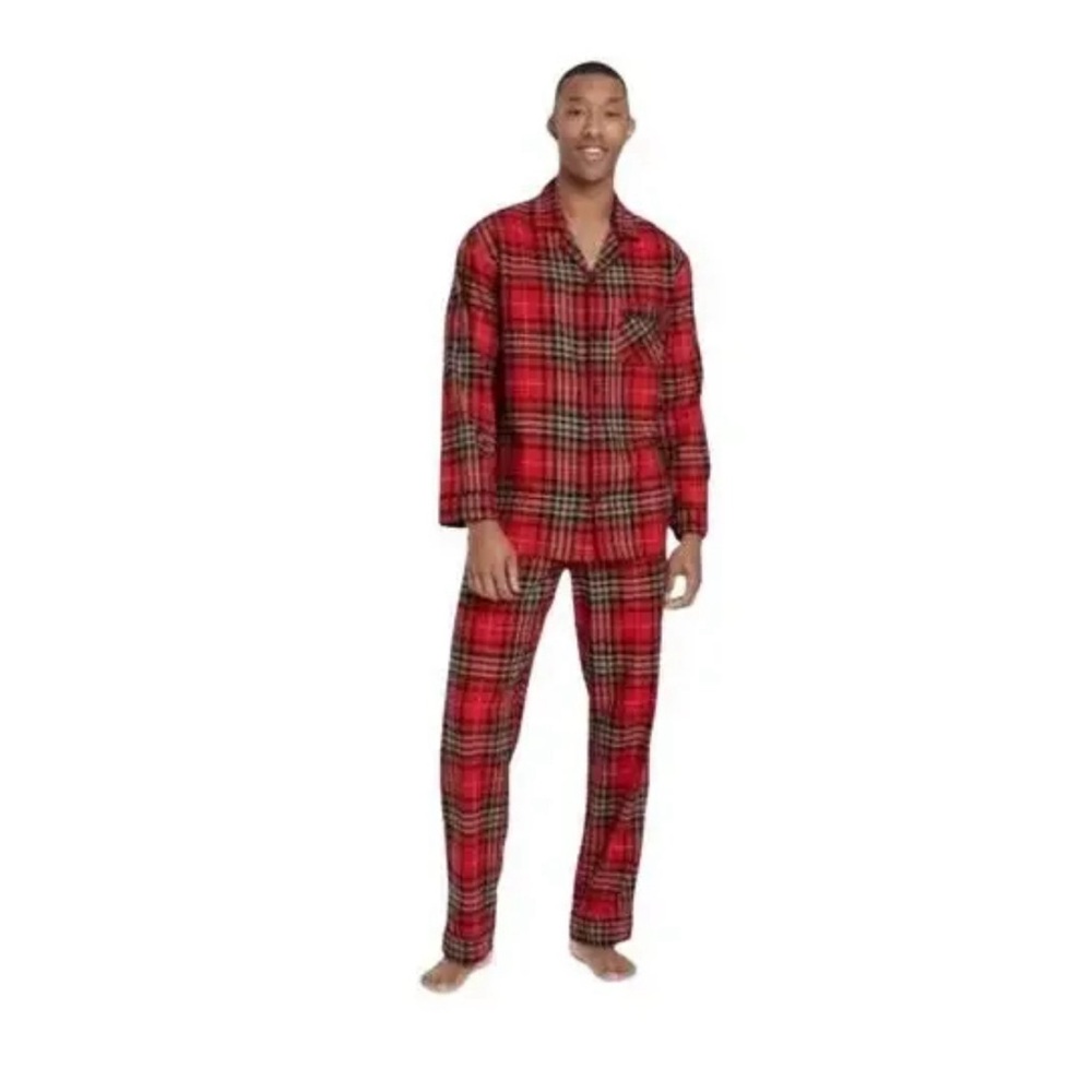 TARGET’s Wondershop Men’s 2-piece family sleep set, size L